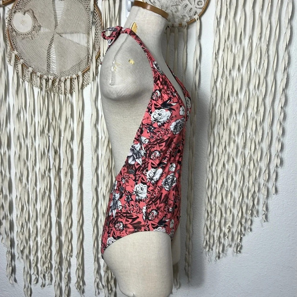 VIX Swimwear Pink and Gray Floral One Piece Swimsuit Size Large - Picture 5 of 7